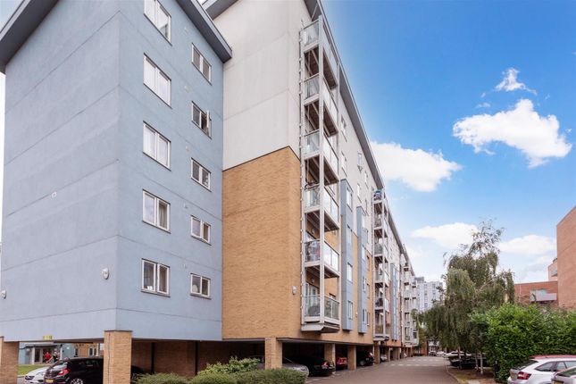 Flat for sale in Mill Street, Slough