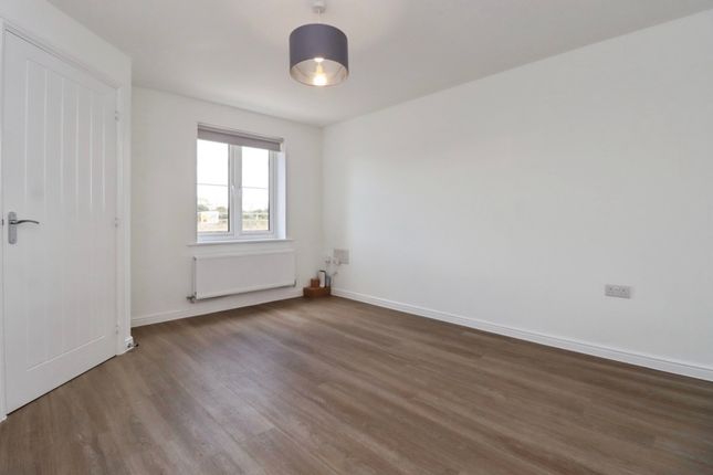16, Fairburn Close, Market Harborough photo 4