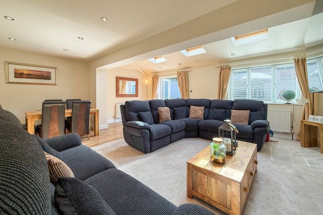 17, Mullion Avenue, Holmfirth photo 2