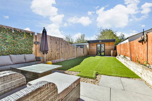 2, Canons Lane, Tadworth photo 4