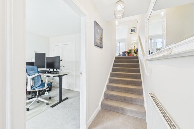 18, Hayfield Brae, Perth photo 4