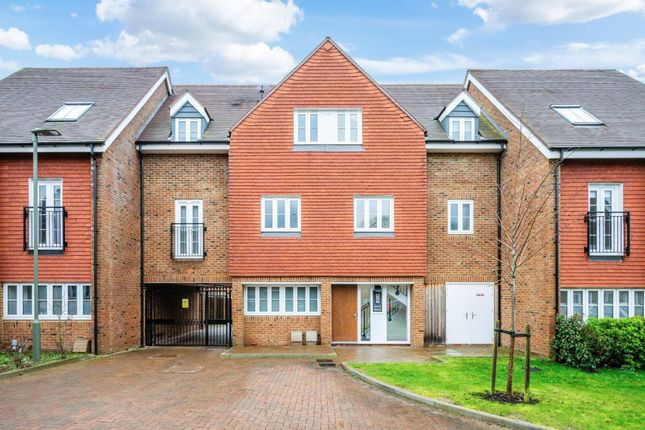 2-bed flat on 2 Aylsham Road, Tadworth, £400,000