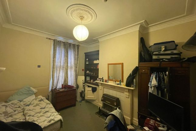 5-bed house on Brudenell Road Hyde Park, Leeds, £520/mo