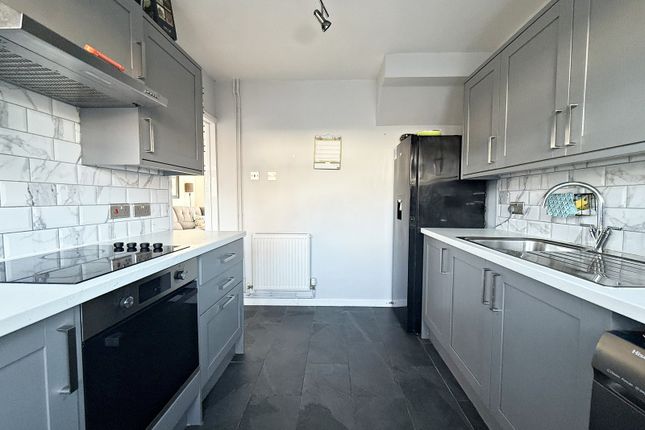 14, Maes Yr Afon, Pontyclun photo 2