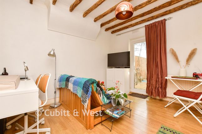1-bed flat on 39A, Carshalton Road, Mitcham, £200,000