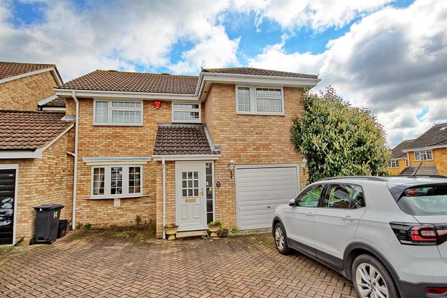 Link-detached house for sale in Lower Shott, Cheshunt, Waltham Cross