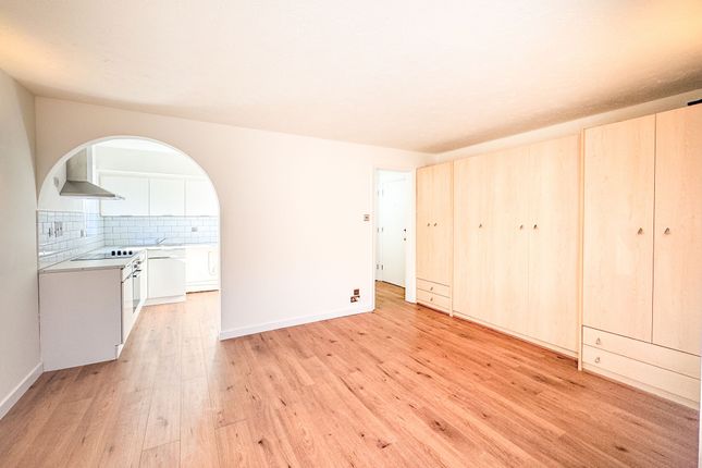 1 Gatting Close, Edgware photo 4