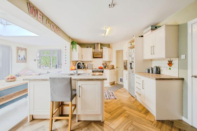 10, Priory Lodge Drive, Pembrokeshire photo 4