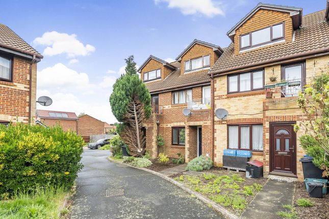 Flat for sale in Veronica Gardens, Streatham Vale, London