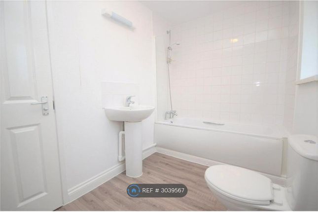 Beavers Crescent, Hounslow photo 4