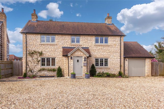 Detached house to rent in Peppard Common, Henley-On-Thames, Oxfordshire