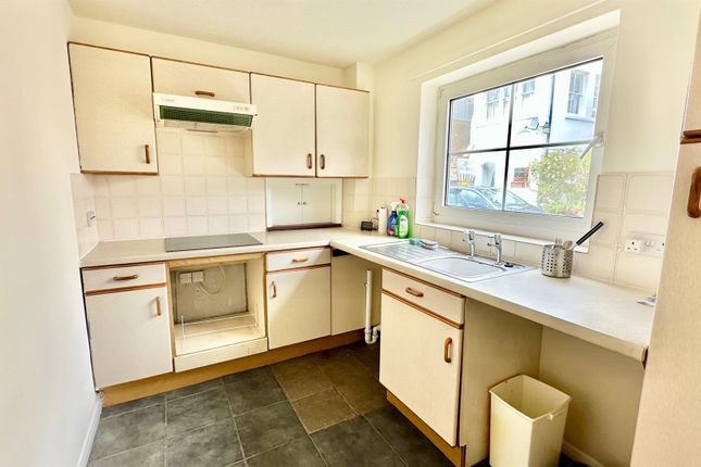 Flat 4, The Moorings, 71 The Bourne,  Old Town, Hastings photo 3