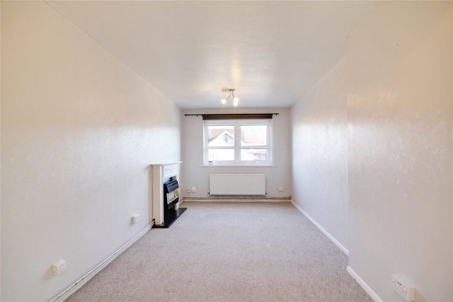 Flat to rent in North Road, Lancing, West Sussex