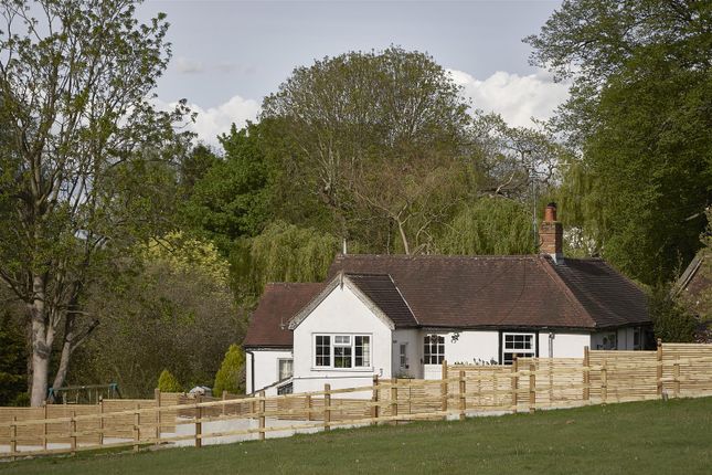 Old Park Ride, Cheshunt, Waltham Cross EN7, 3 bedroom bungalow for sale