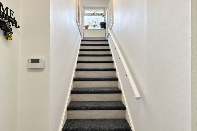 7 Springway Close, Leicester photo 2