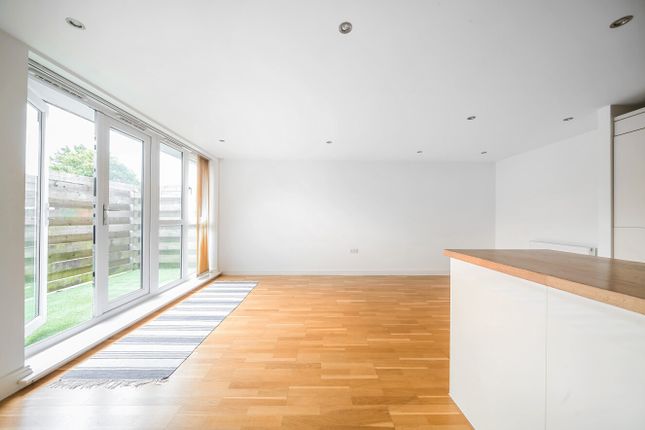 Flat 9, The Grove,, Headley Road, Hindhead photo 3