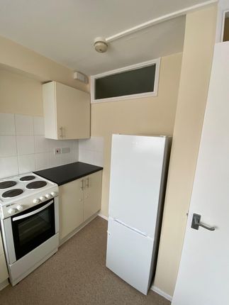Flat to rent in Violet Close, Chelmsford