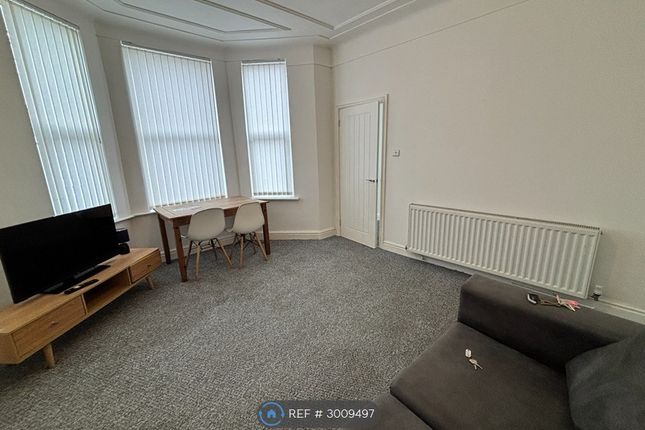 Flat, Warbreck Moor, Liverpool photo 3