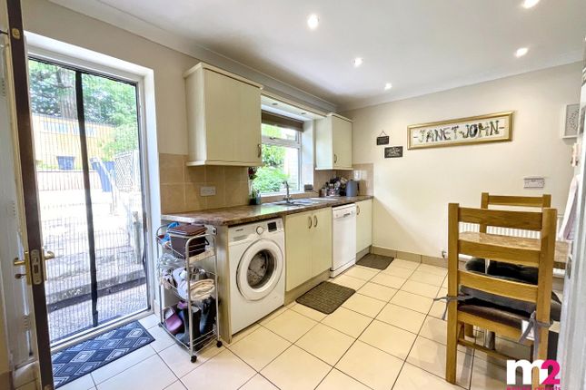 41, Lodge Avenue, Newport photo 4