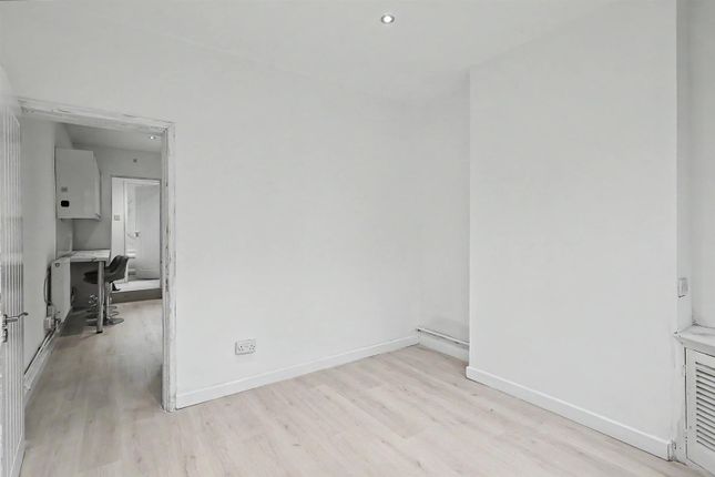 Coppice Grove, Nottingham photo 3