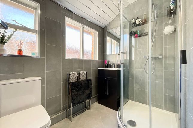 68 Prospect Road, Scarborough photo 4