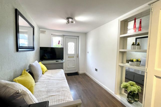 28 Oakhill Close, Ashtead photo 4