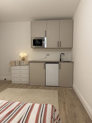 5D, 3, Madeley Road, Ealing photo 4