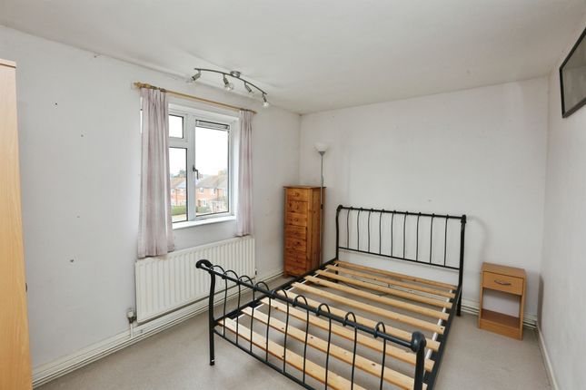 5, Poulner Close, Southampton photo 4