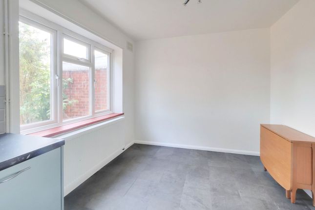 152 Coleridge Road, Croydon photo 4