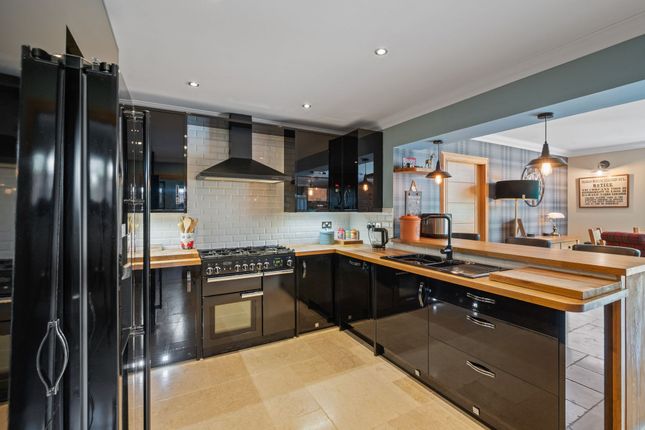 32, Skye Crescent, Crieff, PH7 photo 4