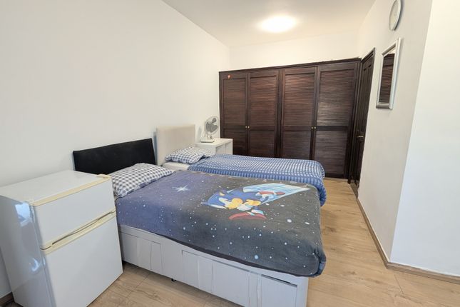 Studio flat 167, HARROW photo 5