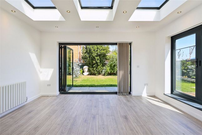 53, St. Andrews Gardens, Surrey photo 4