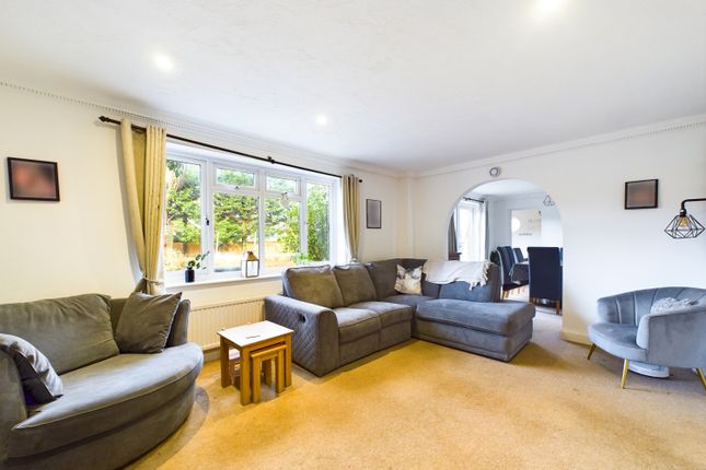 17, Privet Road, Bordon photo 3
