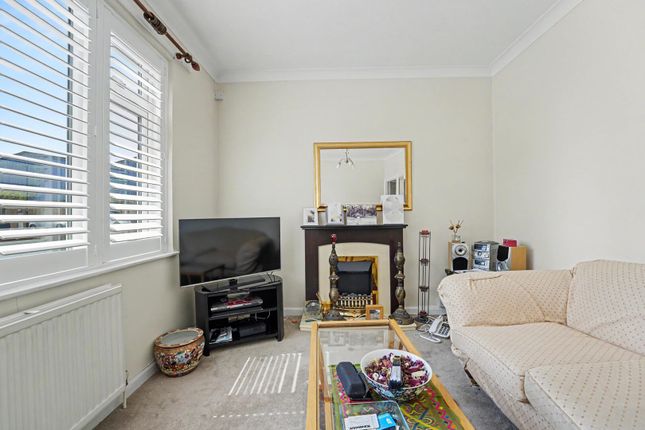 39, Lincoln Way, Enfield photo 4