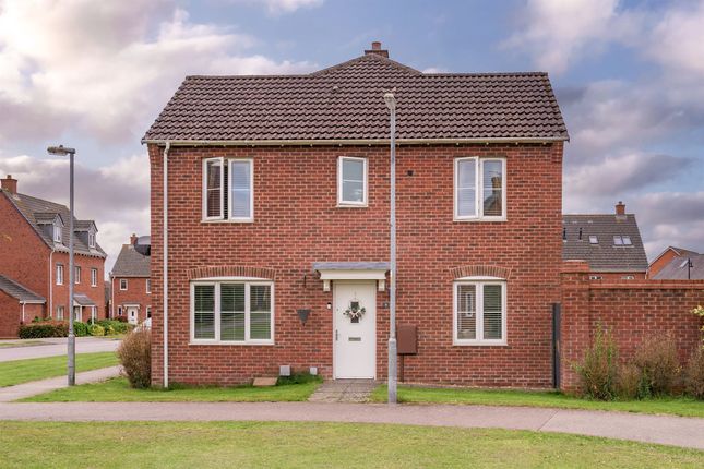 3-bed house on 9, Rowan Close, Kettering, £260,000