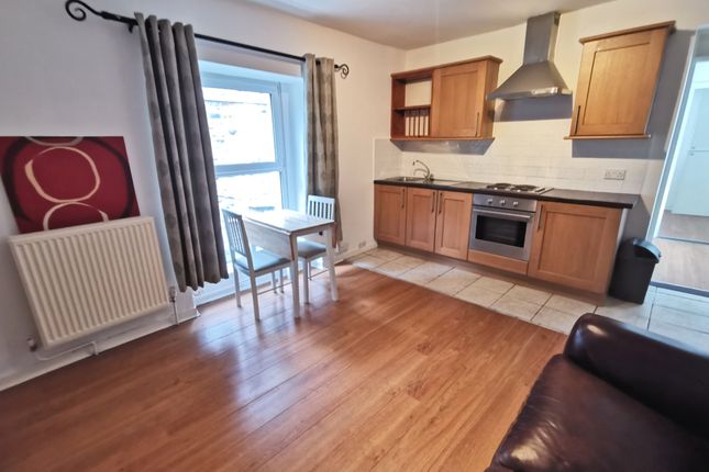 Flat 4, 6, Swansea photo 4
