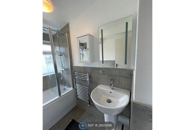 Flat  B Delamere Road, Wimbledon, London photo 3