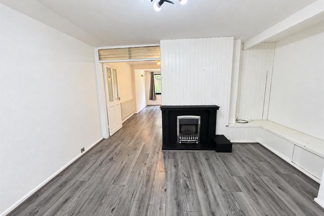 18, Poukhill Close, Walsall photo 3