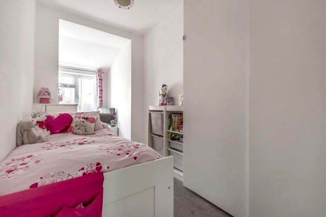 98, Fordwater Road, Chertsey photo 5