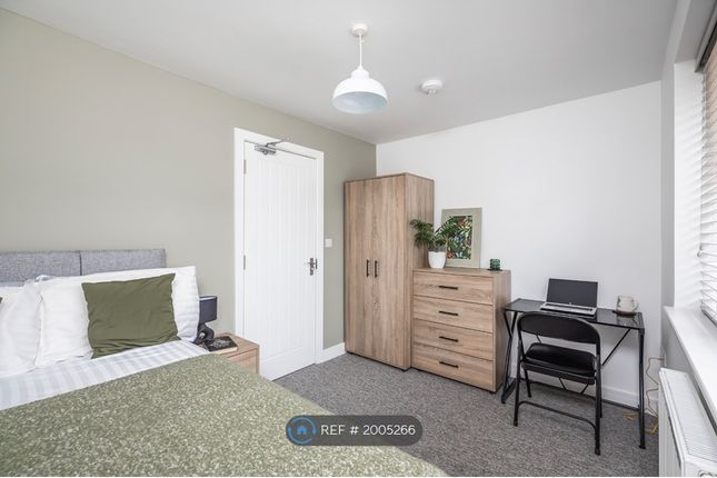 Thumbnail Room to rent in Seymour Avenue, Shinfield, Reading