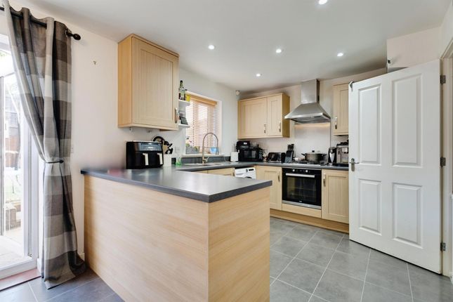 57, Buzzard Rise, Stowmarket photo 4