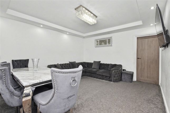 11, Priesthorpe Avenue, Pudsey photo 2