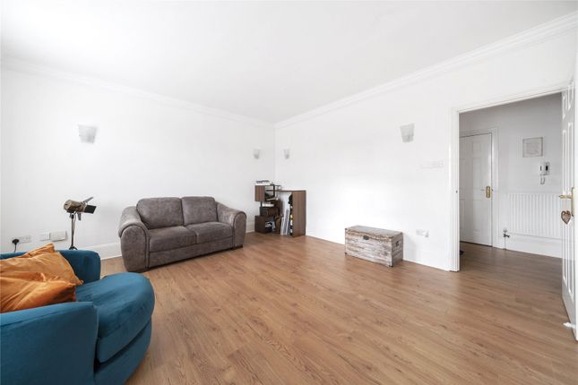 Flat for sale in Long Ditton, Surbiton