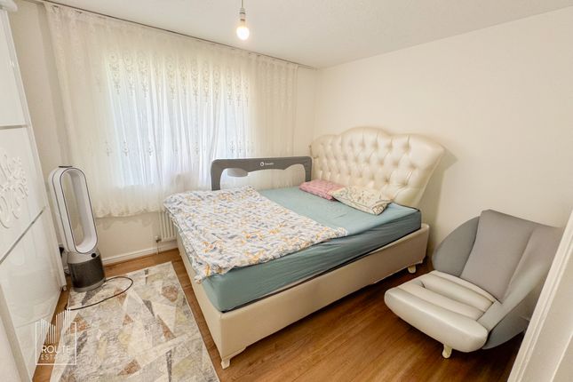8, Landridge Drive, Greater London photo 5