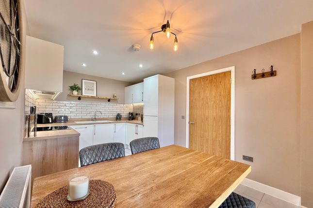 6 Plumpton Close, Castleford photo 2