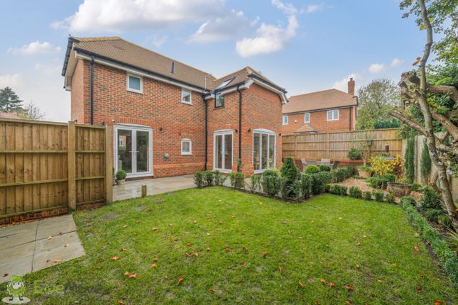 5, Cherry Close, Tadley photo 4