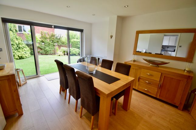 11, Burtonlees Court, Doncaster photo 3