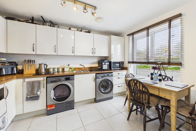 21, Heol Tredwr, Bridgend photo 3