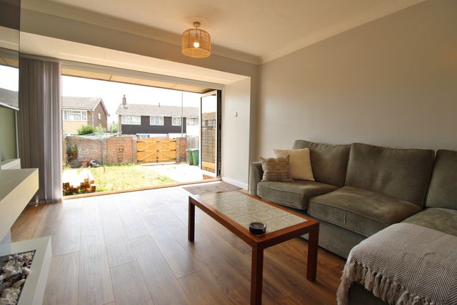 3, Prinsted Walk, Fareham photo 3