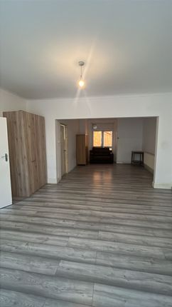 3 Bed Terraced House To Rent Meads Lane, Ilford Ig3